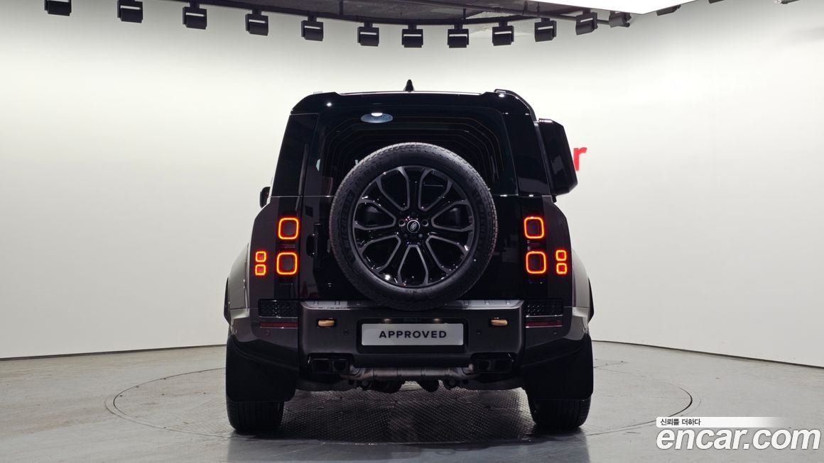 Land Rover Defender 2025