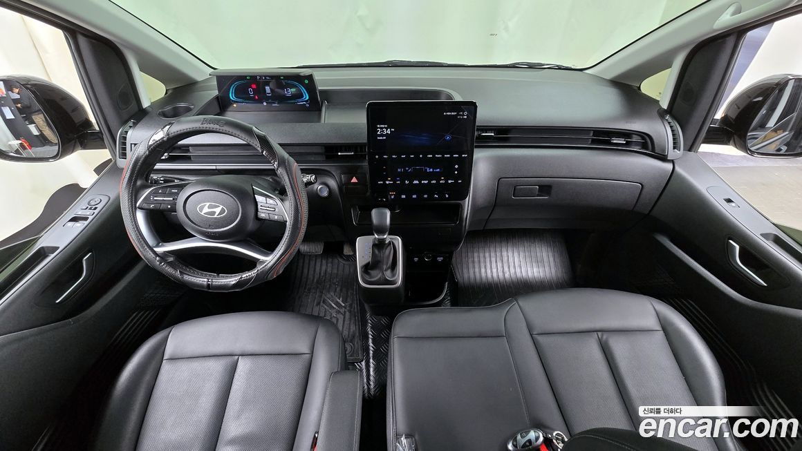 Hyundai Staria 2025