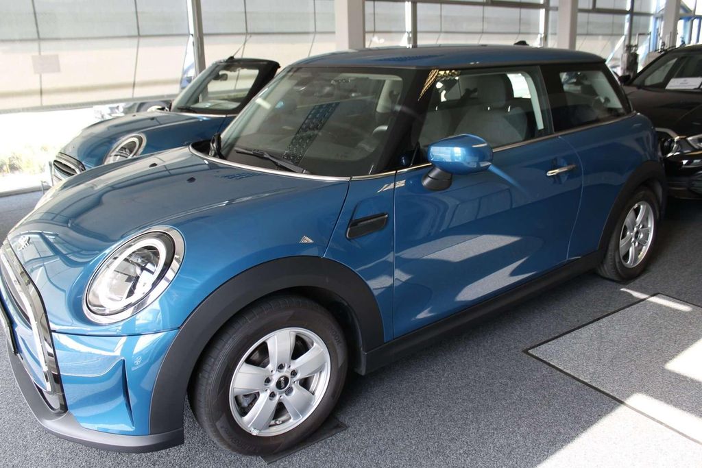 MINI ONE 2022