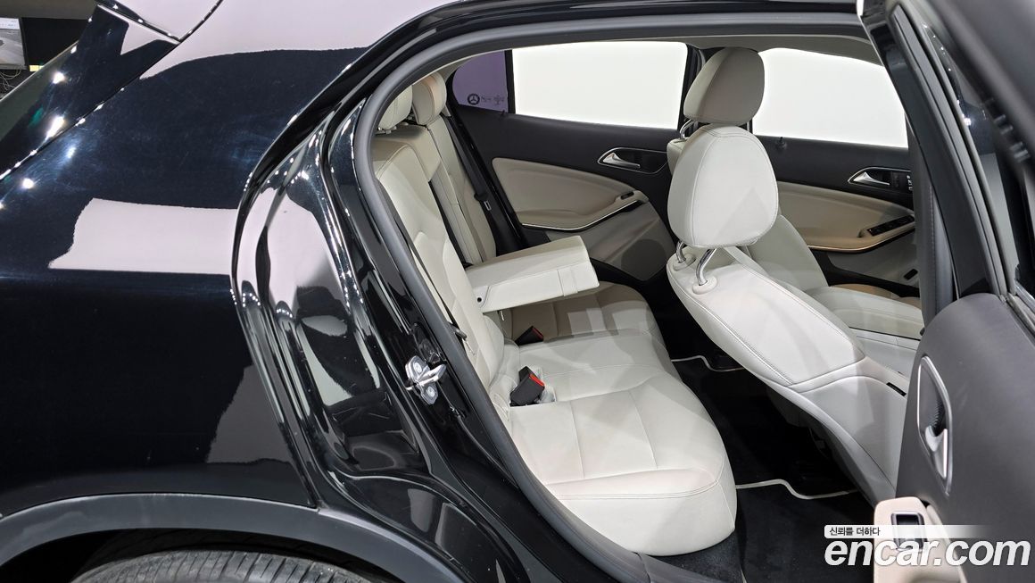 Mercedes-Benz GLA-Class 2019