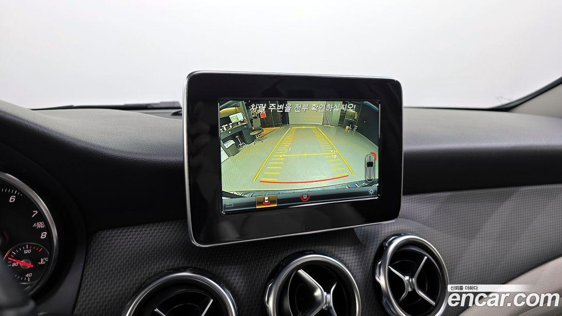 Mercedes-Benz GLA-Class 2019