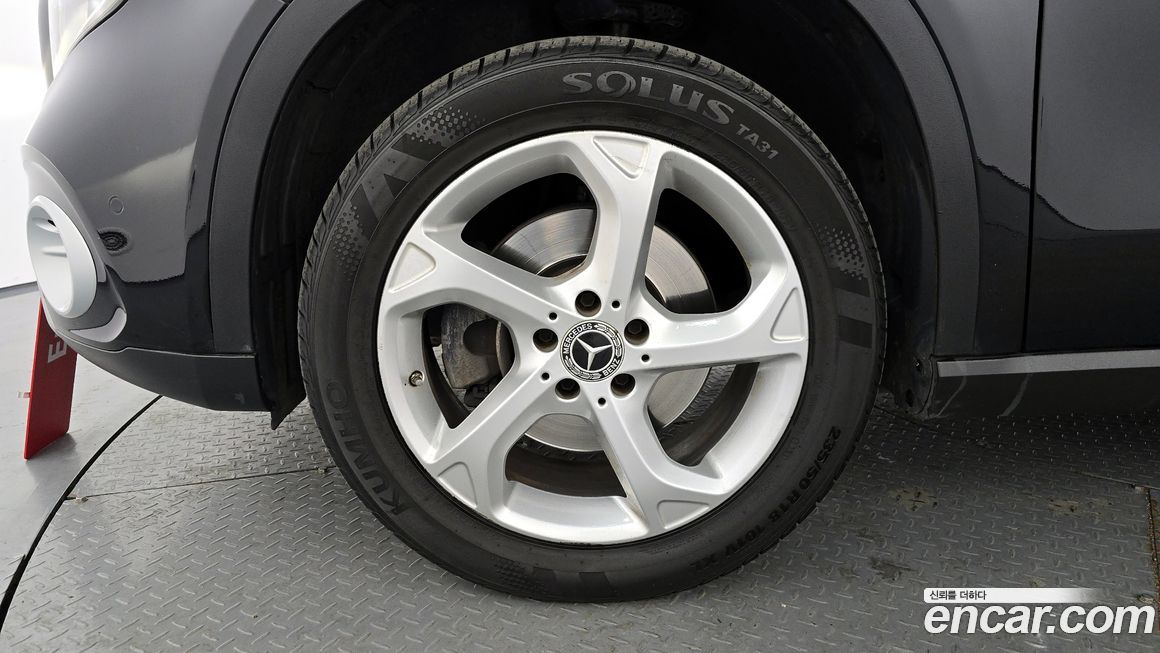 Mercedes-Benz GLA-Class 2019