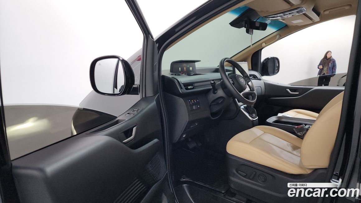 Hyundai Staria 2025