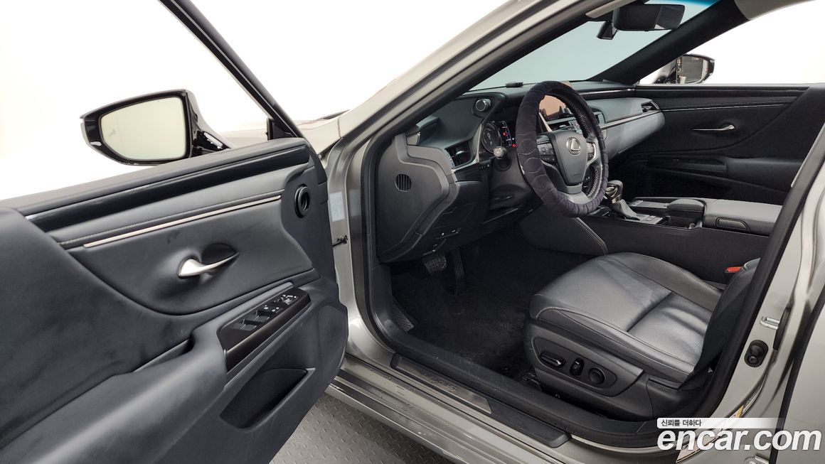 Lexus ES 2019
