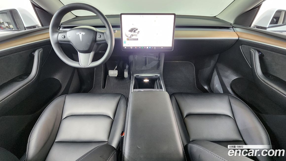 Tesla Model Y 2024