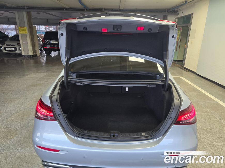 Mercedes-Benz E-Class 2022