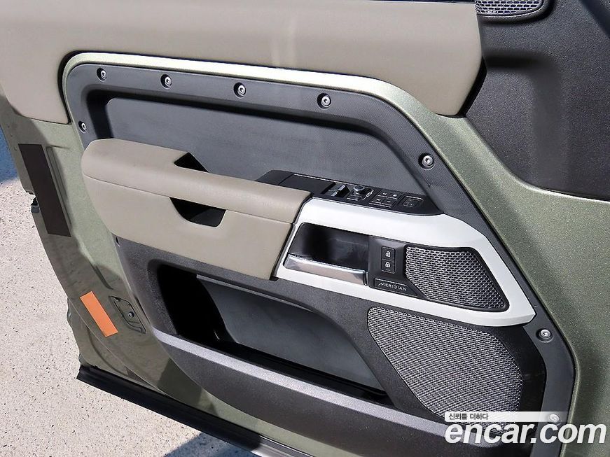 Land Rover Defender 2022