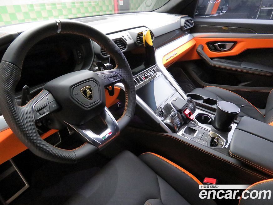 Lamborghini Urus 2024