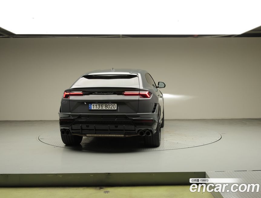 Lamborghini Urus 2024