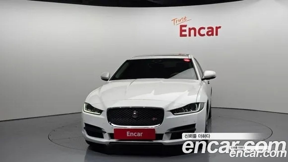 Jaguar XE 2016