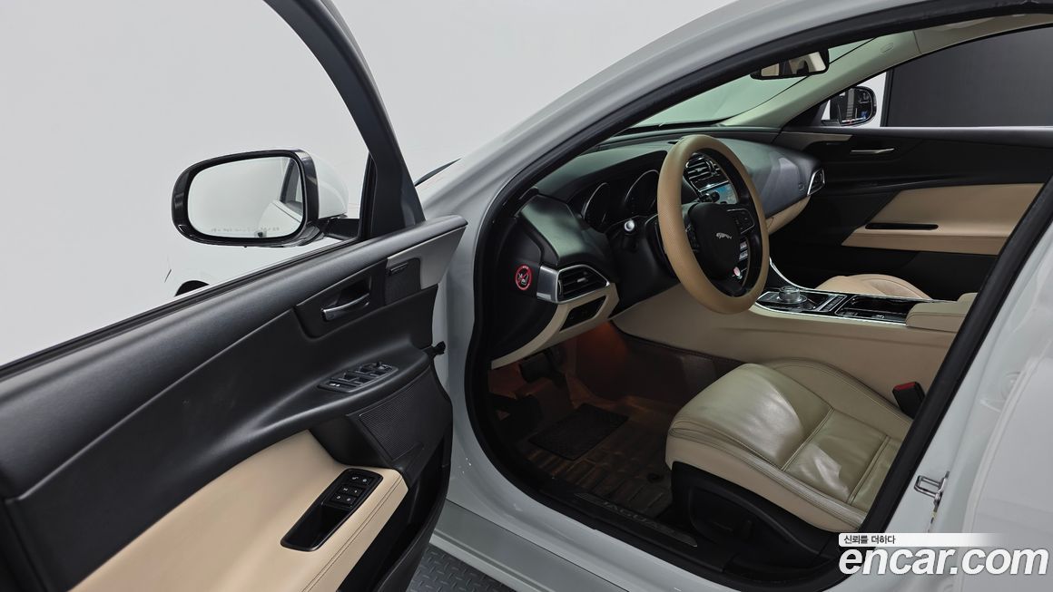 Jaguar XE 2016