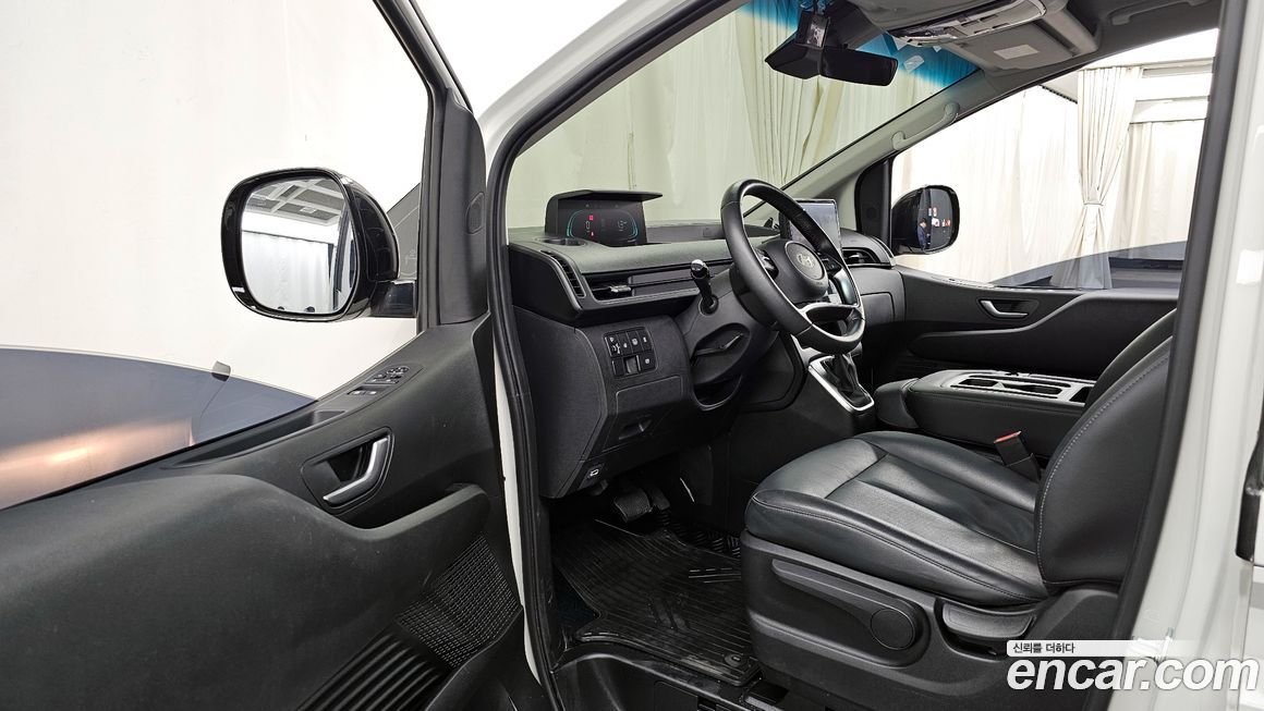 Hyundai Staria 2025