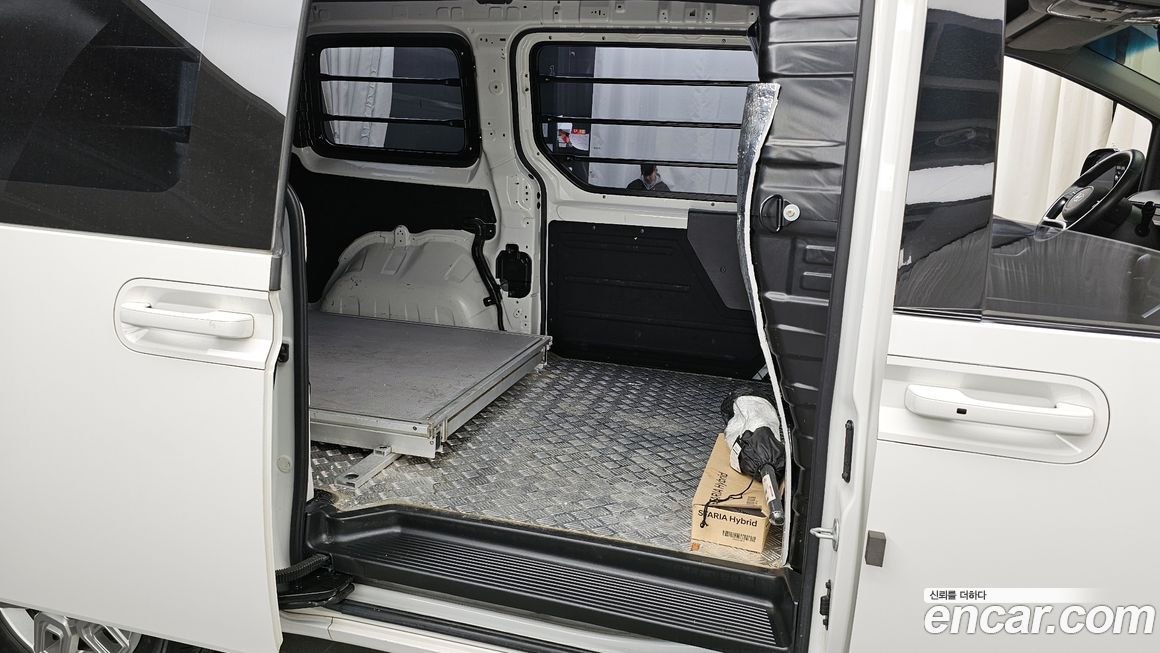 Hyundai Staria 2025