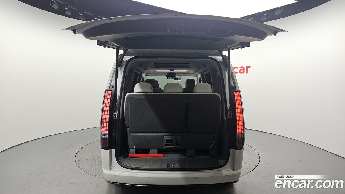 Hyundai Staria 2025
