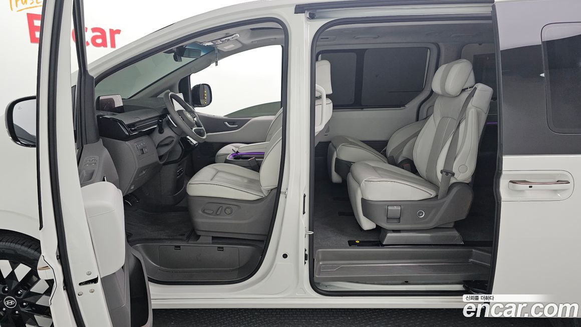 Hyundai Staria 2025