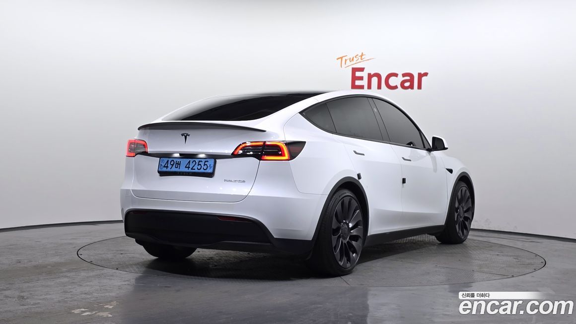 Tesla Model Y 2024