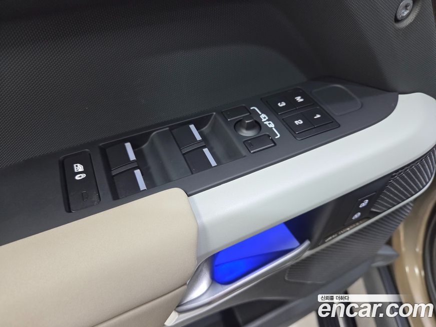 Land Rover Defender 2023