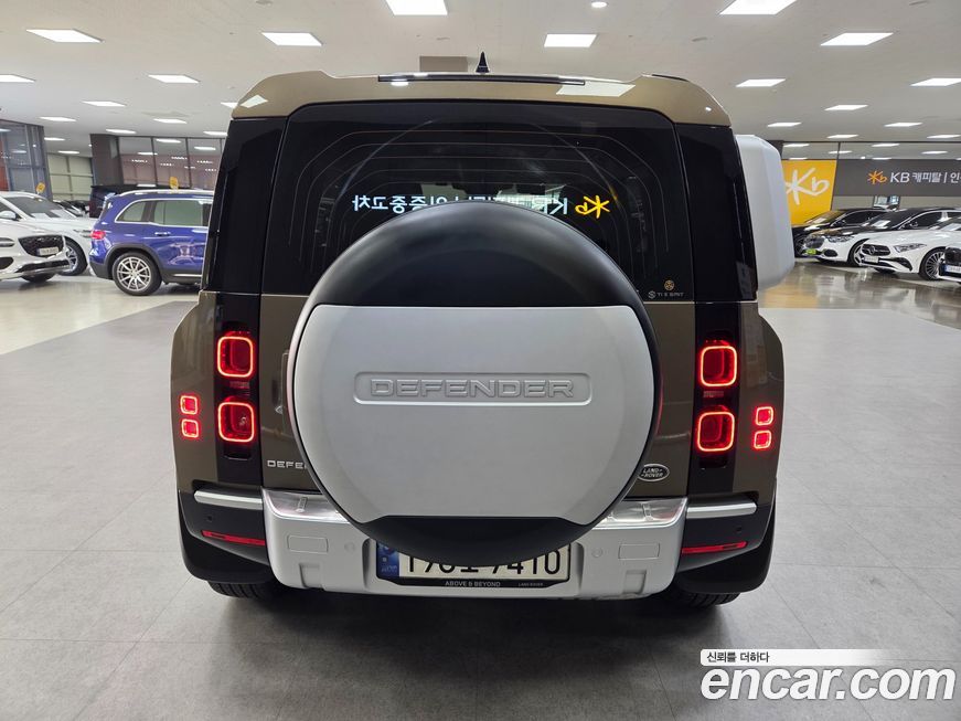 Land Rover Defender 2023