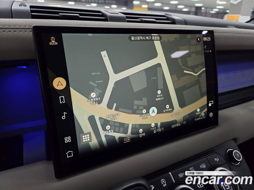 Land Rover Defender 2023