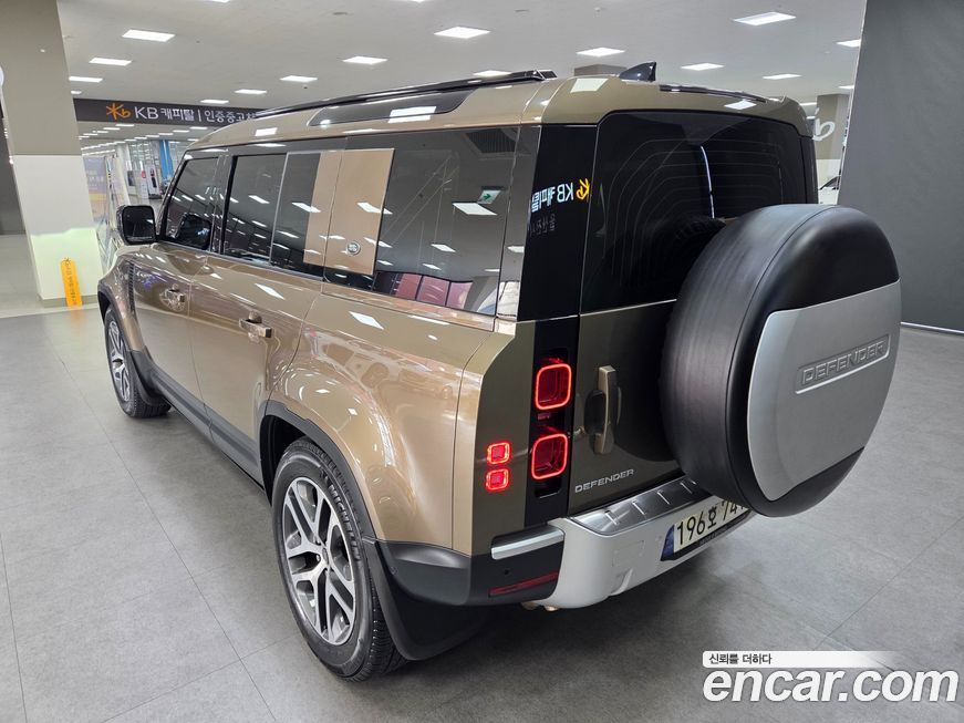 Land Rover Defender 2023