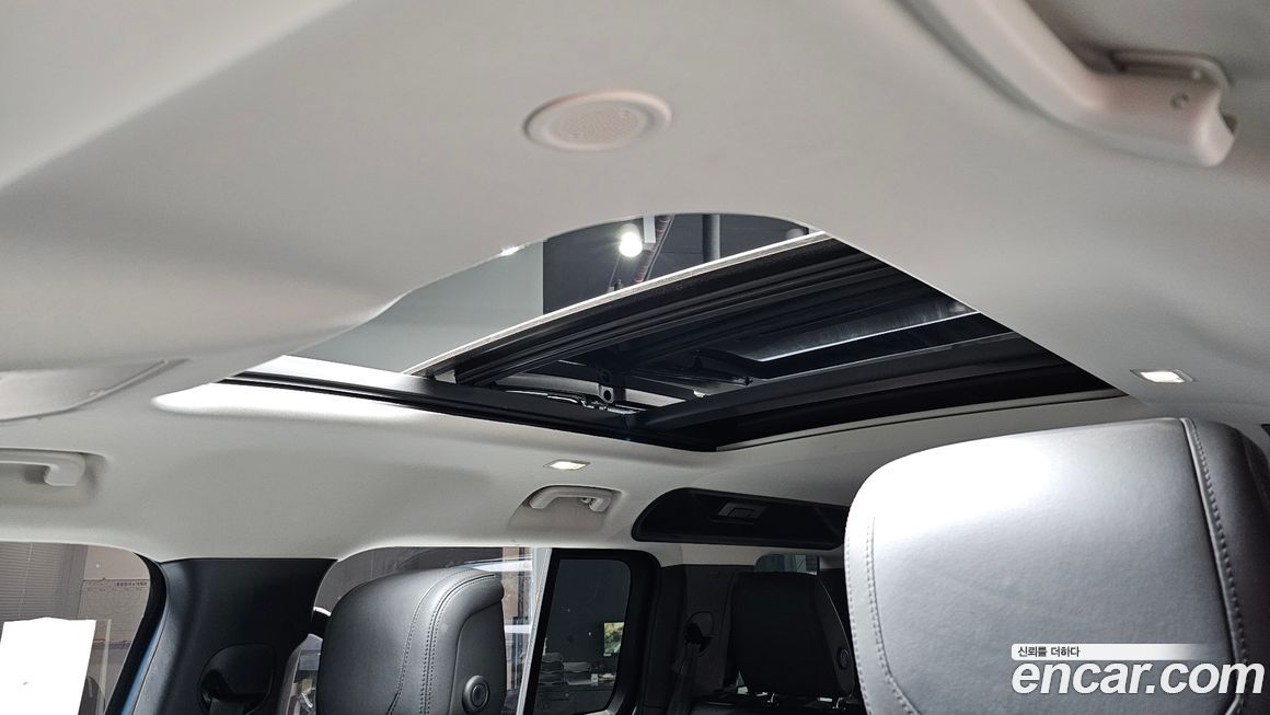 Land Rover Defender 2022