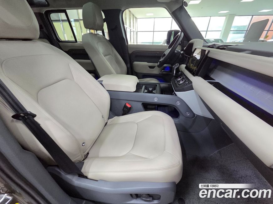 Land Rover Defender 2023