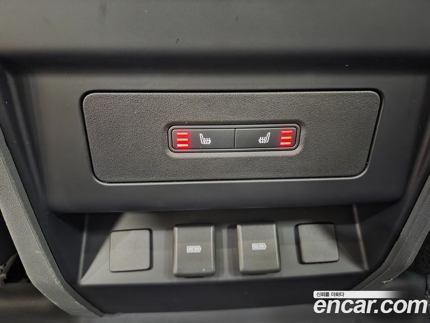 Land Rover Defender 2023