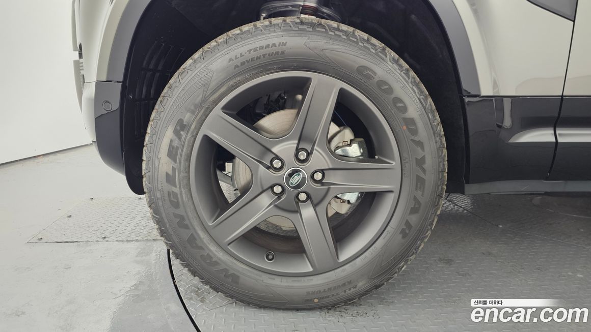 Land Rover Defender 2025