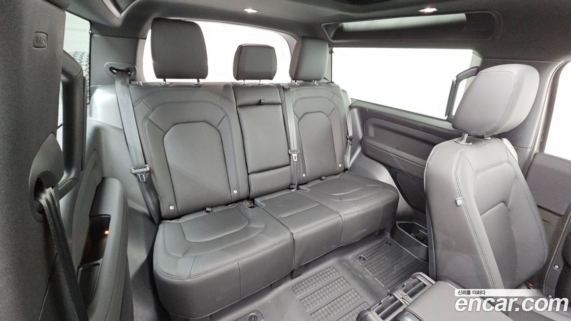 Land Rover Defender 2025