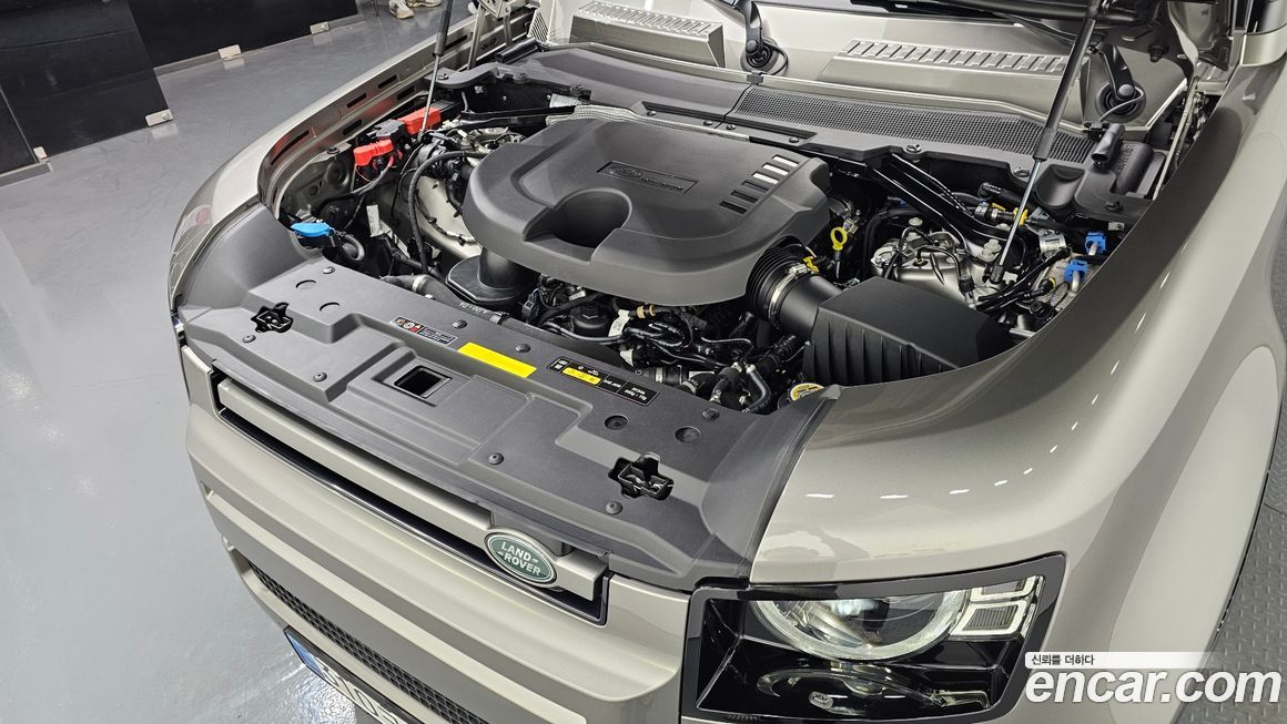 Land Rover Defender 2025