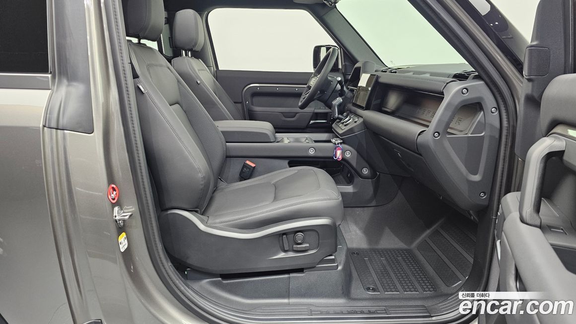 Land Rover Defender 2025
