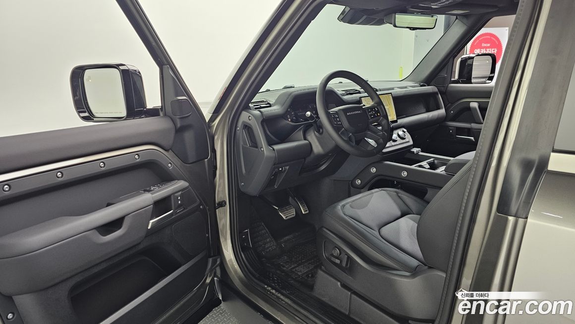 Land Rover Defender 2025