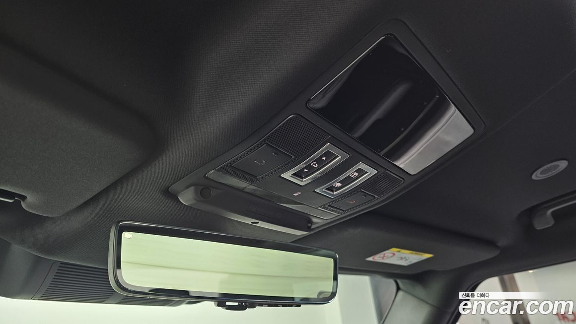 Land Rover Defender 2025