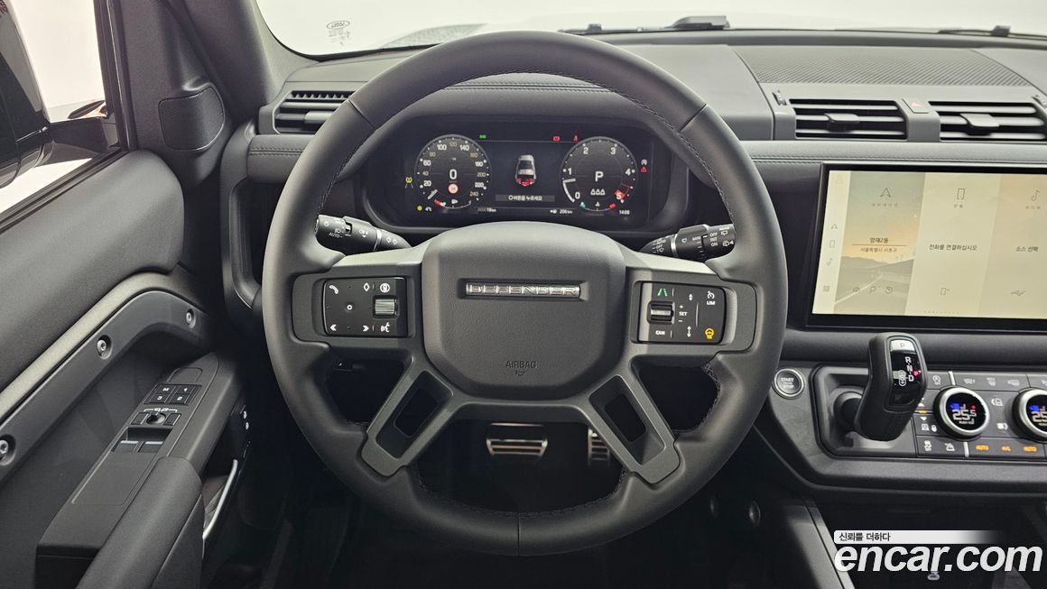 Land Rover Defender 2025