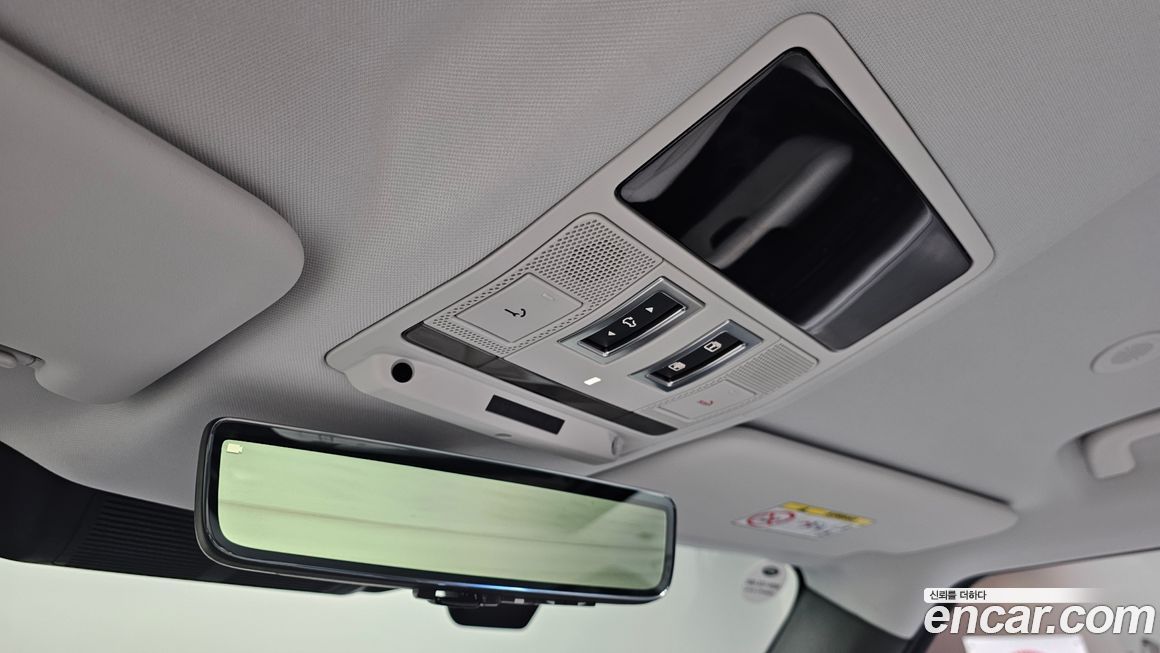 Land Rover Defender 2025