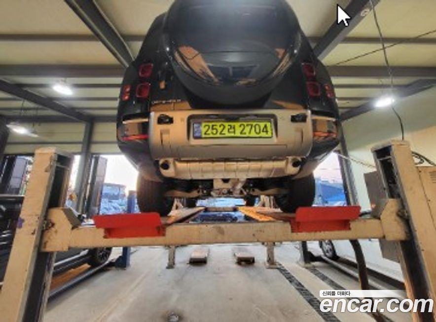 Land Rover Defender 2025