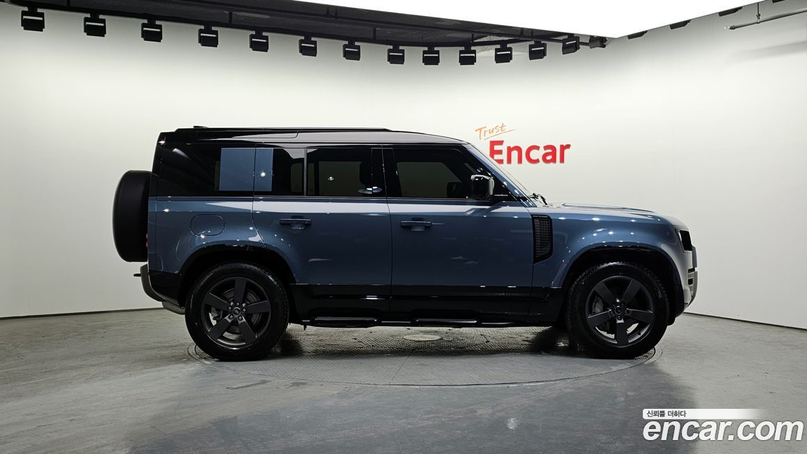 Land Rover Defender 2025