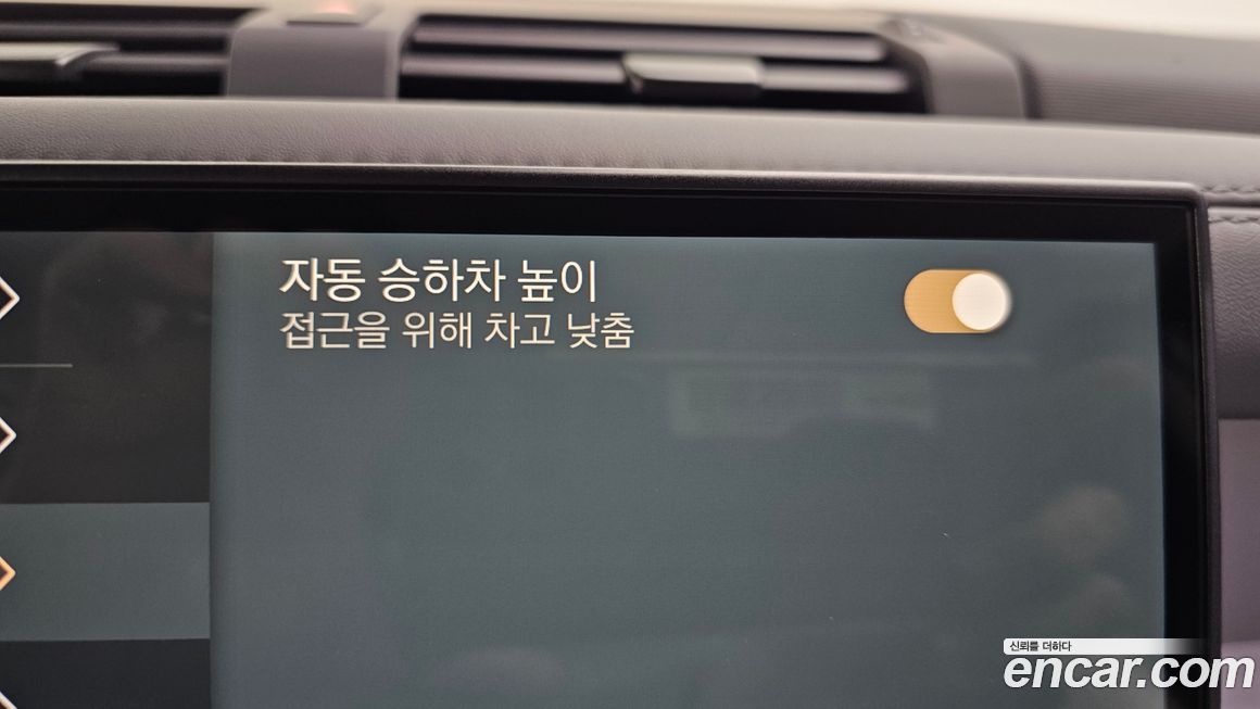 Land Rover Defender 2025