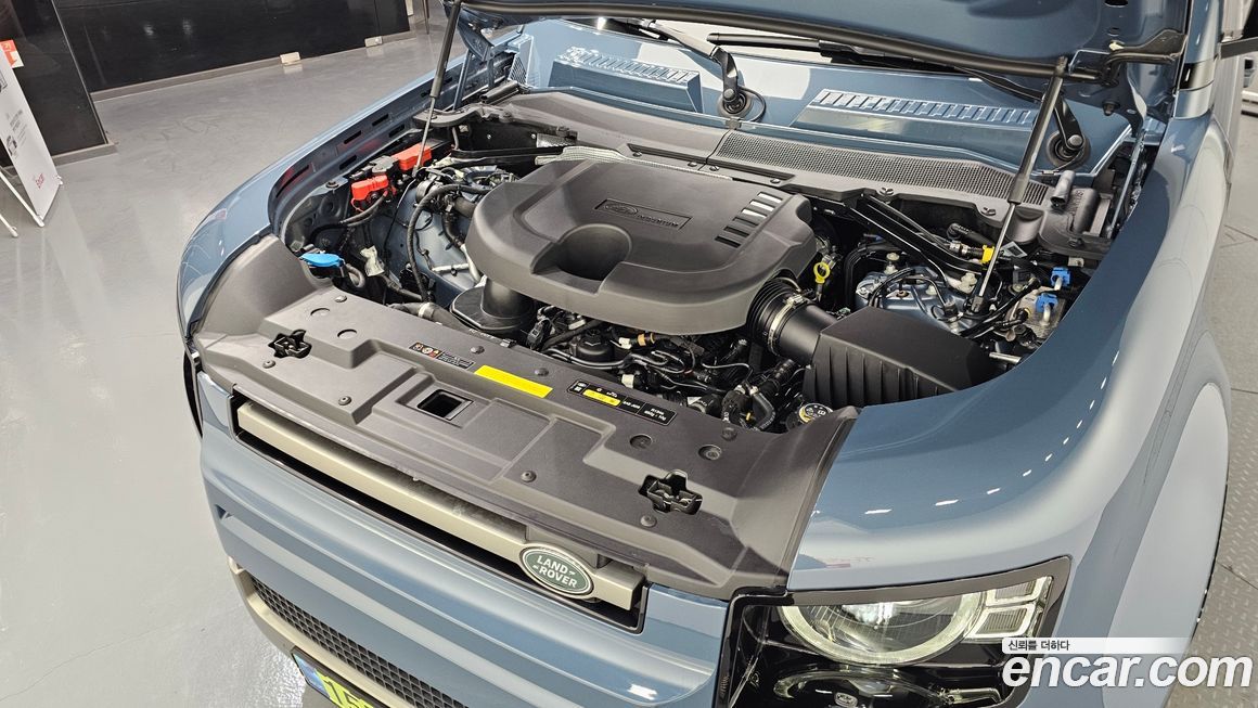 Land Rover Defender 2025