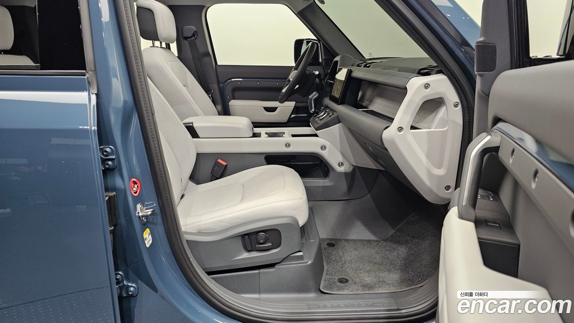 Land Rover Defender 2025