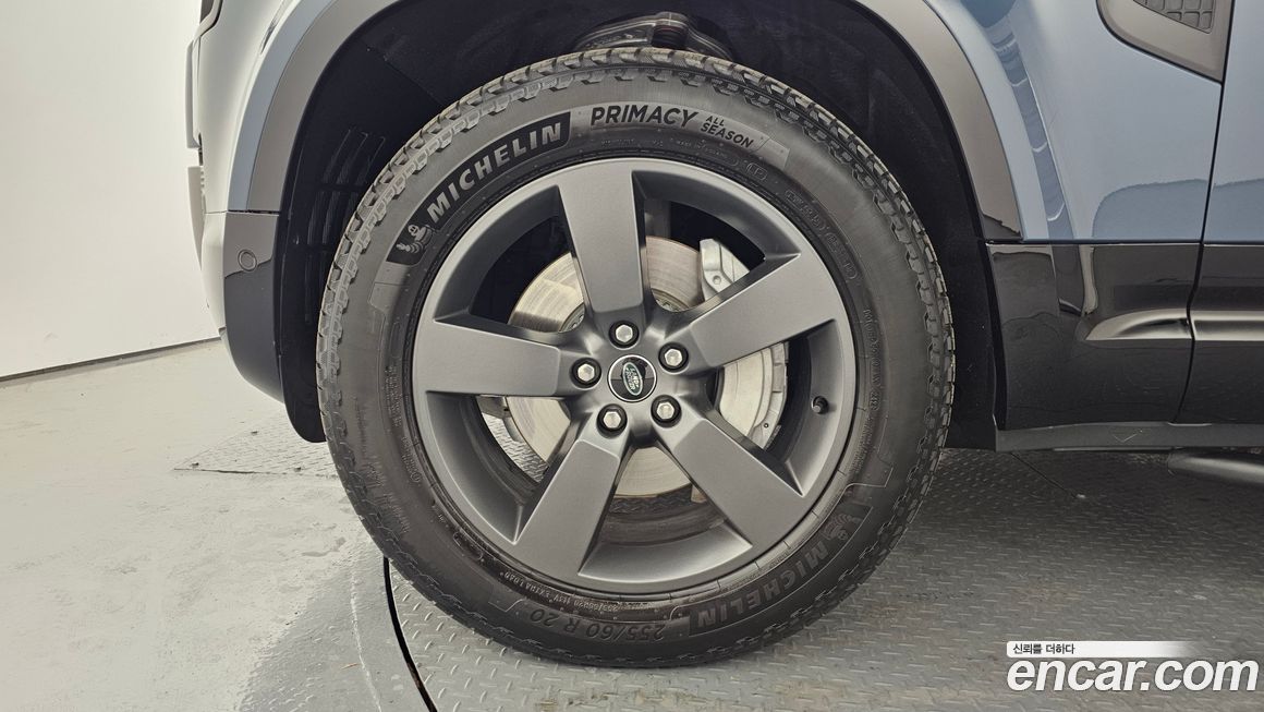 Land Rover Defender 2025