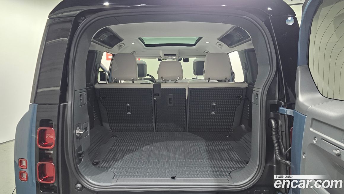 Land Rover Defender 2025