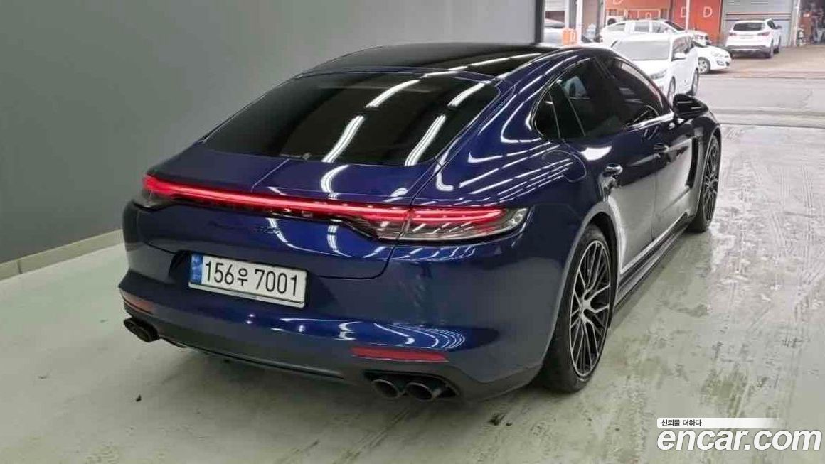 Porsche Panamera 2023