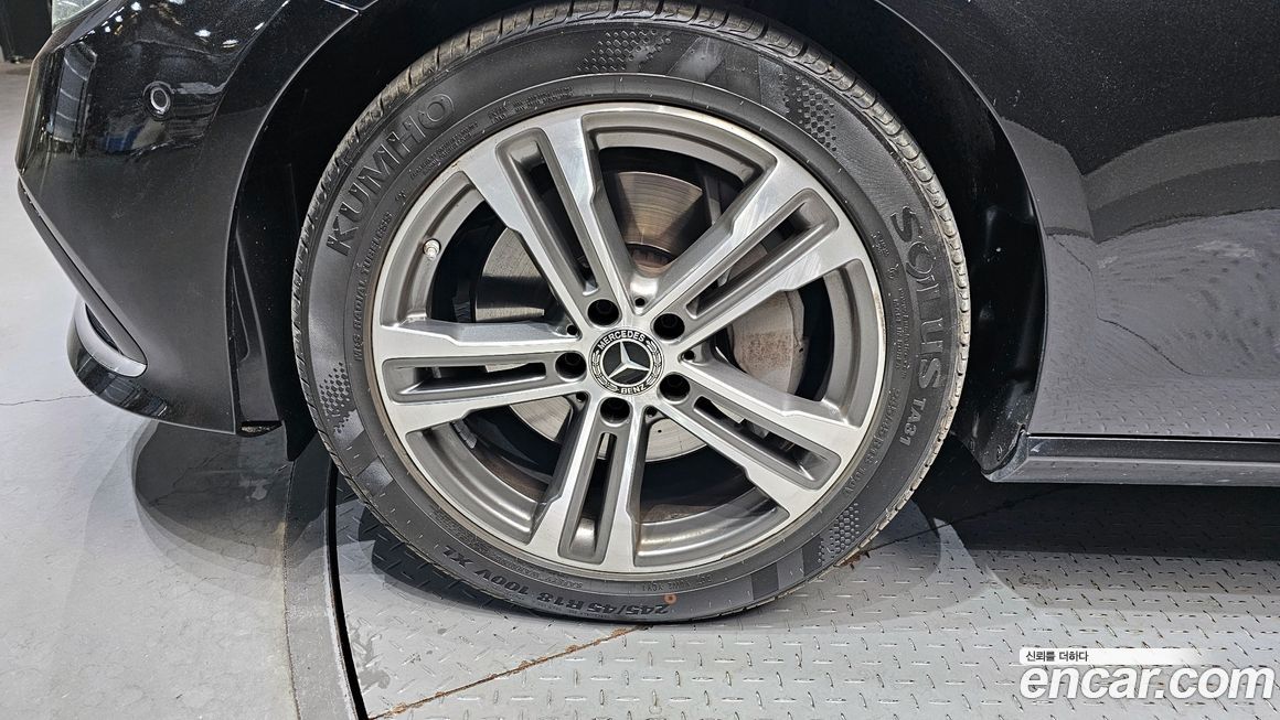 Mercedes-Benz E-Class 2021