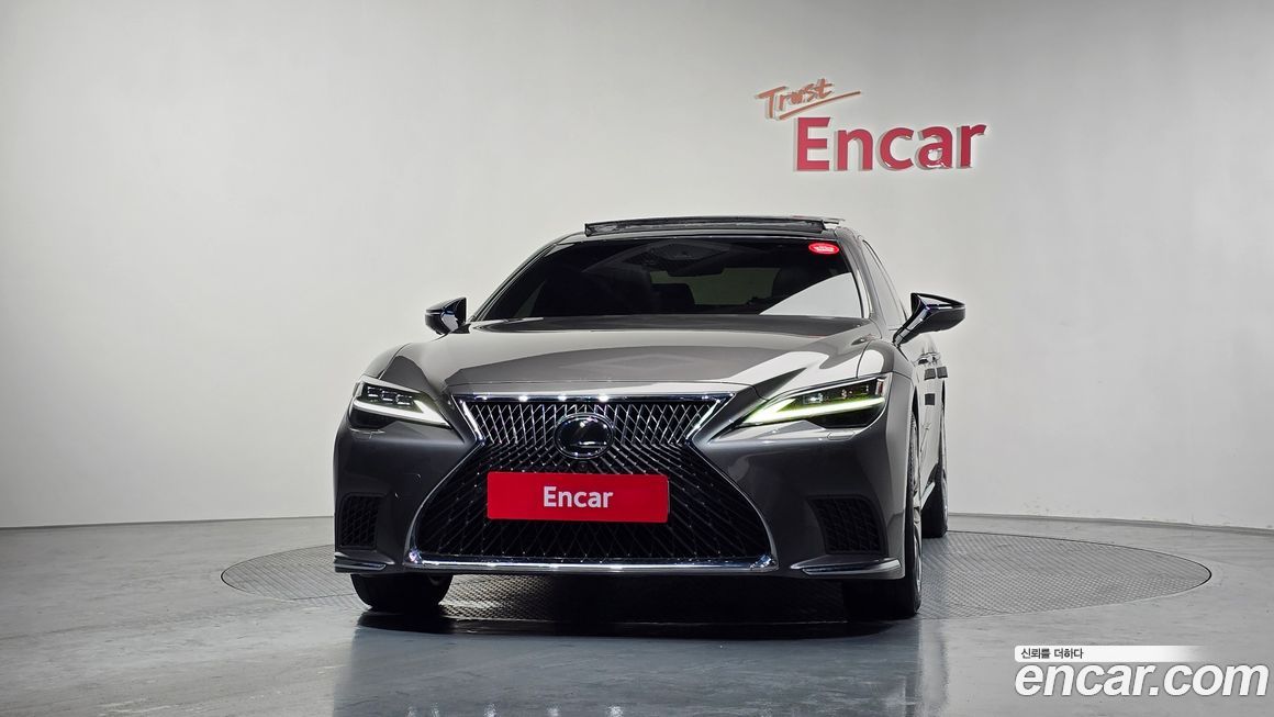 Lexus LS 2021