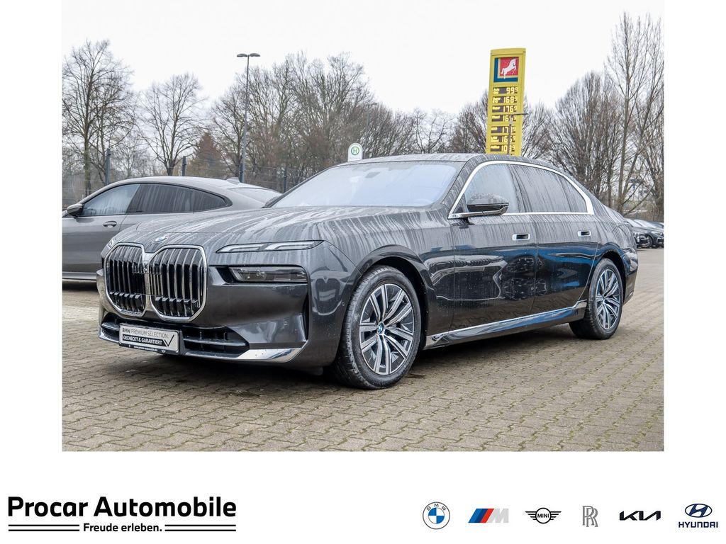 BMW 740 2023