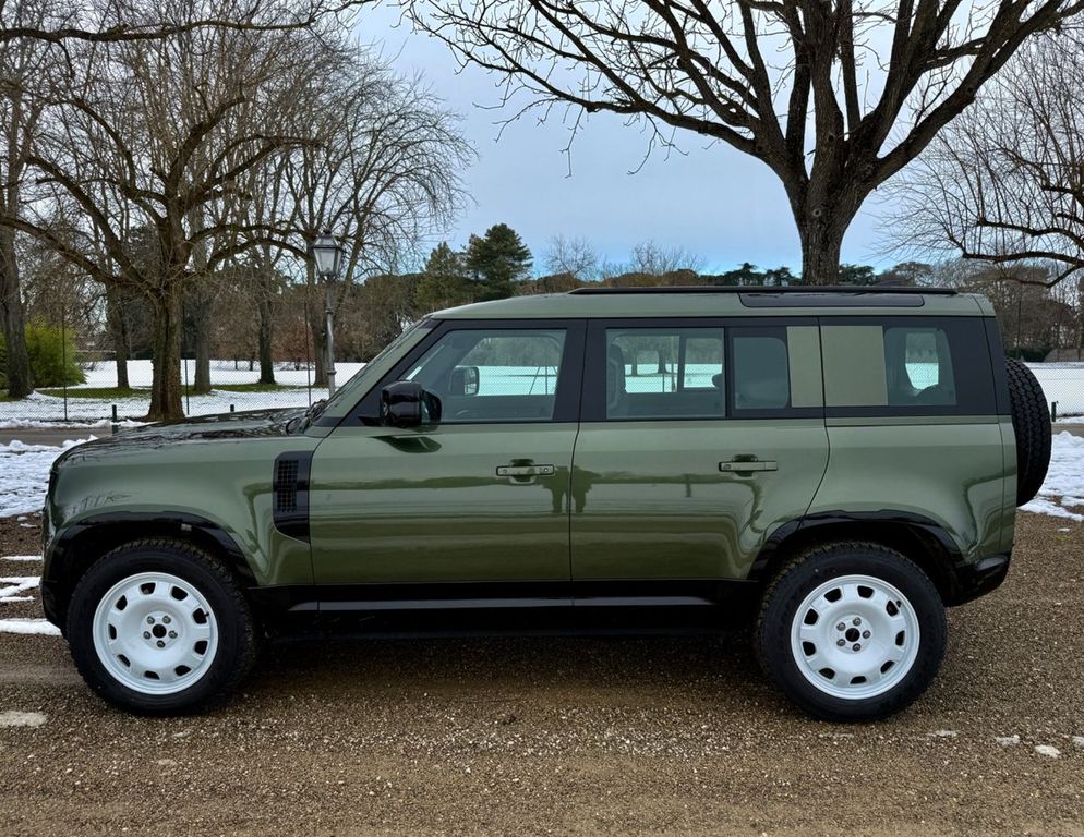 Land Rover Defender 2026