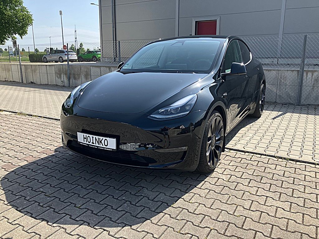 Tesla Model Y 2025