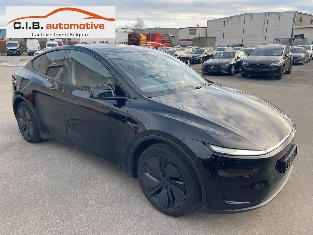 Tesla Model Y 2025
