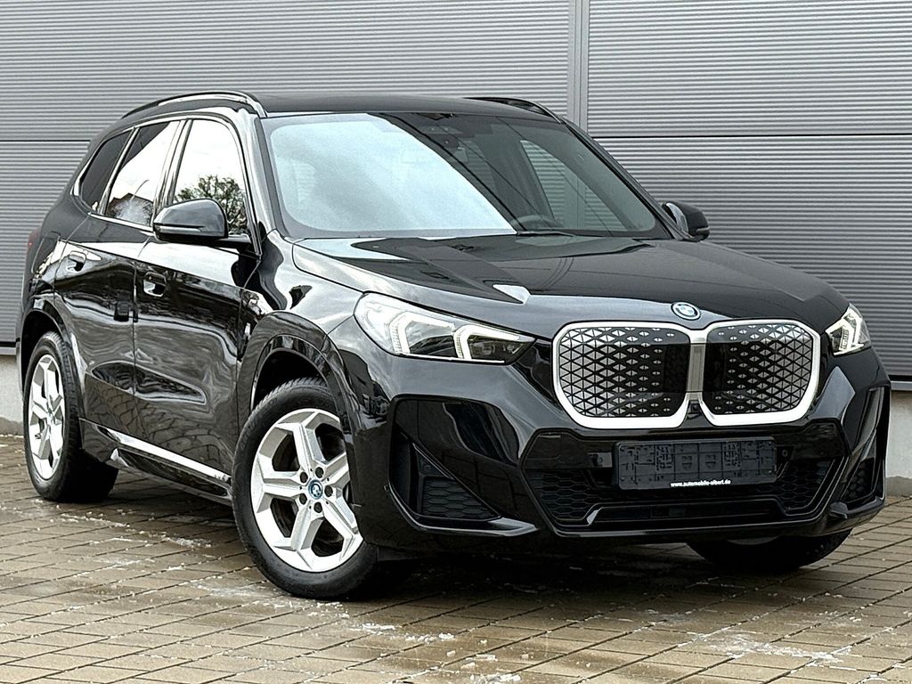 BMW iX1 2024